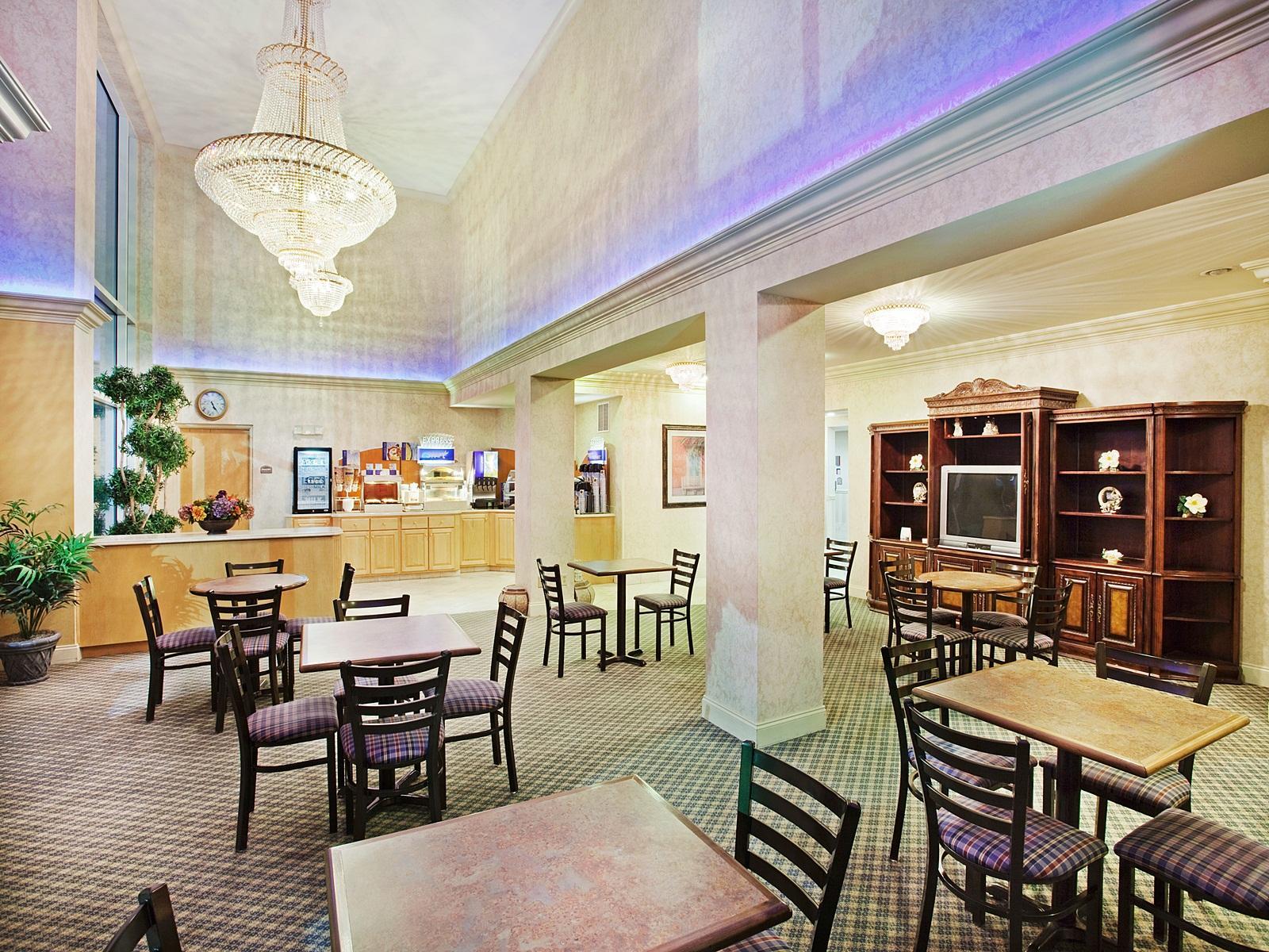Holiday Inn Express Hotel & Suites Live Oak By Ihg Ngoại thất bức ảnh