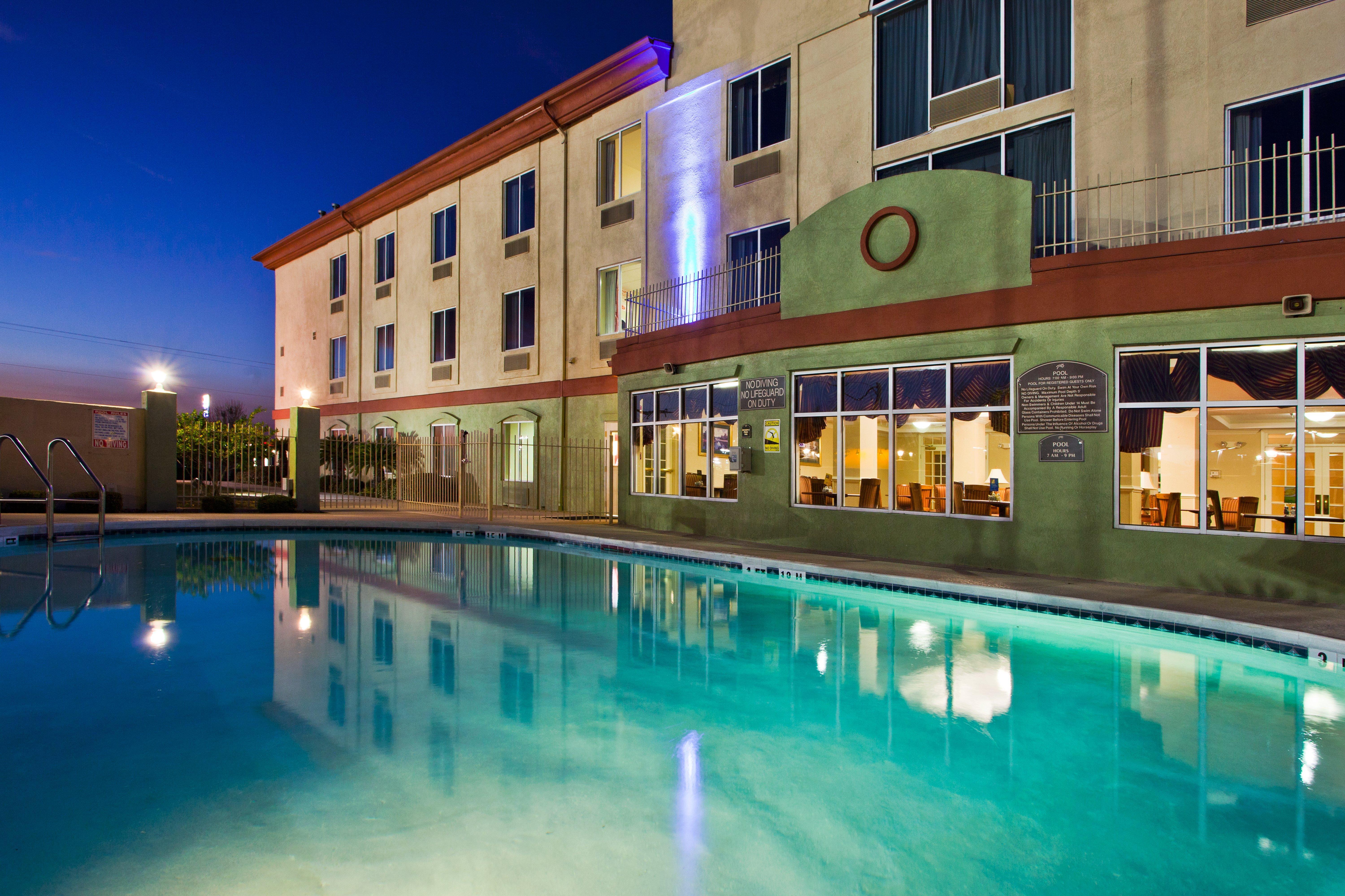 Holiday Inn Express Hotel & Suites Live Oak By Ihg Ngoại thất bức ảnh